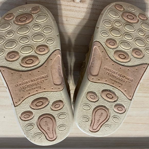 GUC Stride Rite Cordaline Shoes - Picture 4 of 4